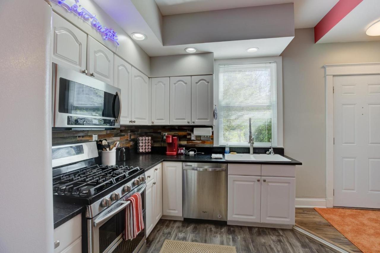 Hip And Spacious Midtown Cottage Near Beale Street เมมฟิส ภายนอก รูปภาพ